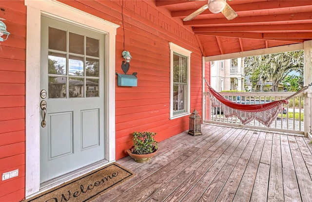 1826 PARK LAKE STREET