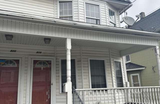 Photo of 818 W Locust Street