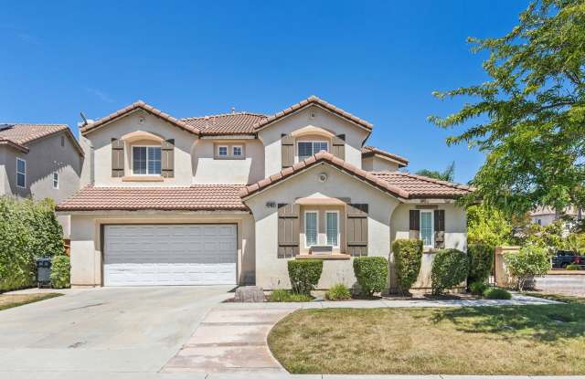 Paseo Del Sol, 5 br/3 ba House, 2-Story, 3 car gar, yard, corner lot, gardener, granite, hardwood floors