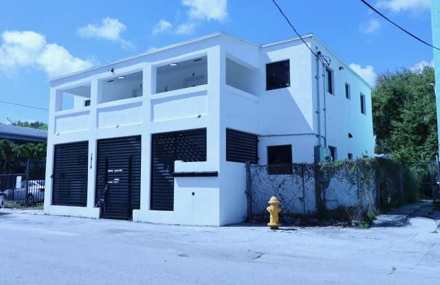 1814 NW 2nd Court unit: 2