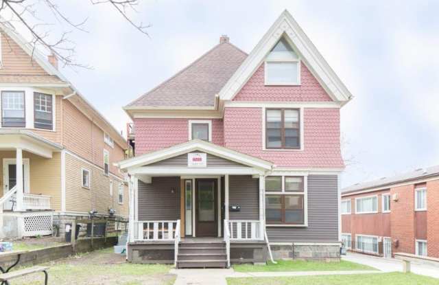 514 Monroe 10 Bedroom 4 Bathroom Home(Not available for 25-26)