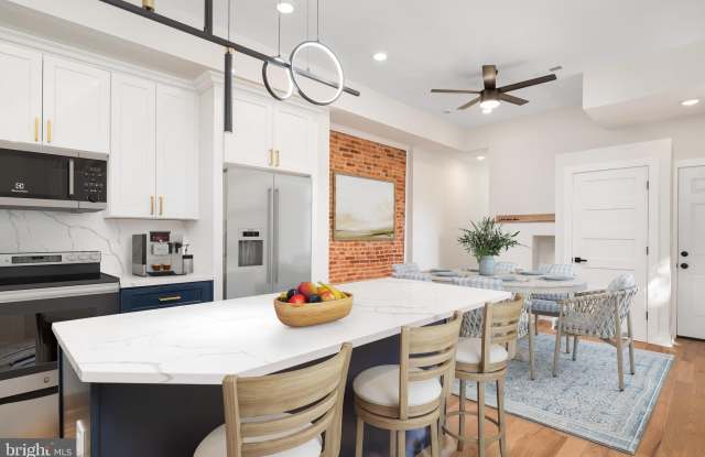 118 E 24TH Street unit: 1