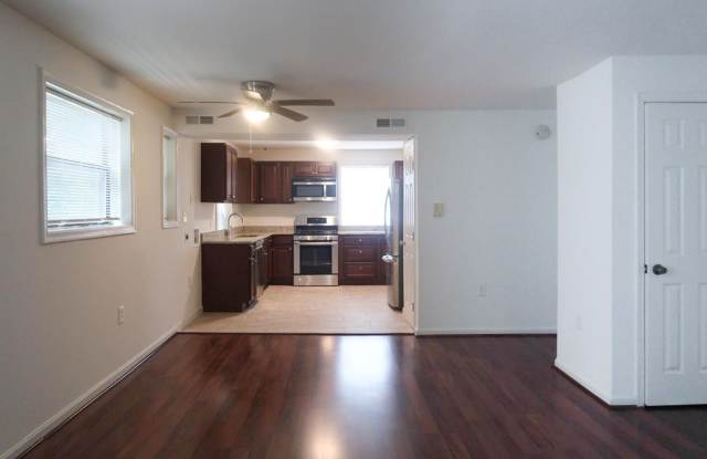 Modern Two Bedroom + Den Condo! Minutes to Congress Heights Metro!