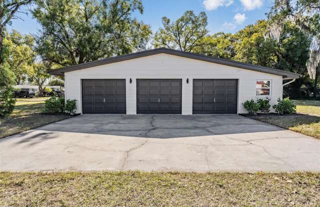 11012 N OREGON AVENUE