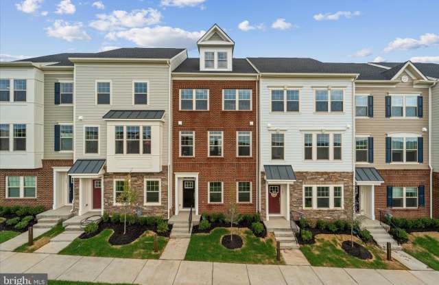 Photo of 705 SAWBACK Square NE