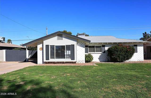 8302 E INDIANOLA Avenue