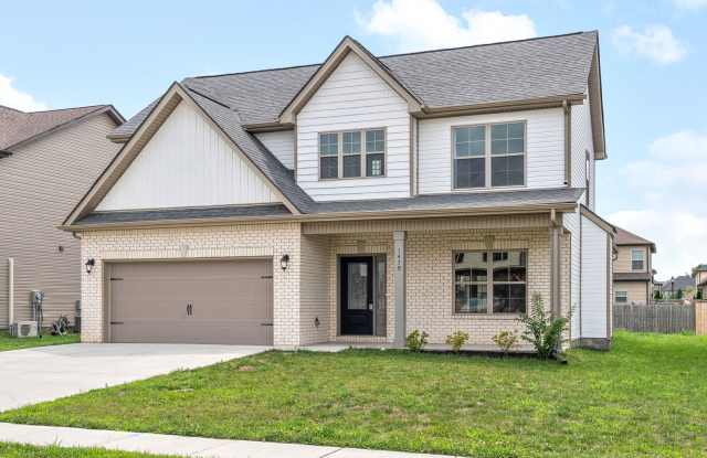 Dog Friendly Four Bedroom Near I24!