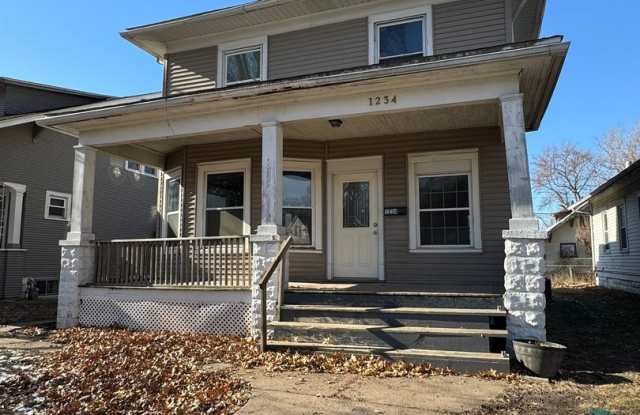 Photo of 3 bedroom 1 bath house in Rock Island