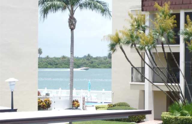 895 S GULFVIEW BOULEVARD