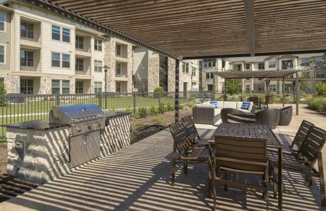 4340 Decatur Dr. Unit E21