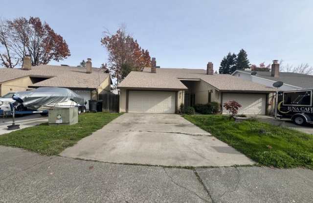 Photo of 5755 Haskell Avenue