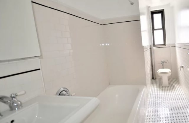 141 E 56th St 2G - 141 E 56th St, New York City, NY 10022