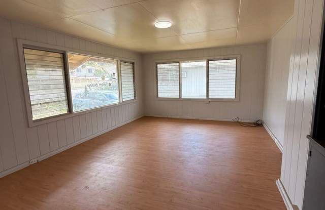 Photo of Single level 3 bedroom/1.5 Bath