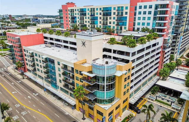 1120 E KENNEDY Boulevard W