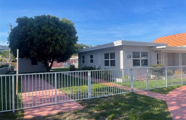 1727 DEWEY Street