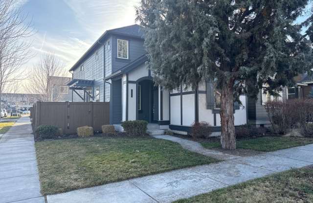 Newer NE Neighborhood 3 bed 2.5 Baths House, All Appliances, Corner lot, Gas Heat, Dbl Garage