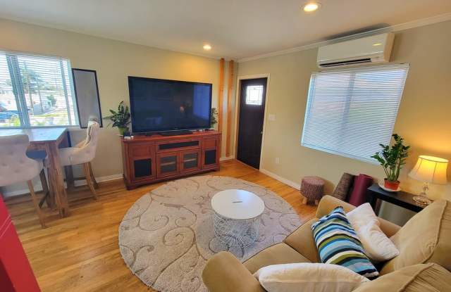 Photo of 4749 Niagara Ave