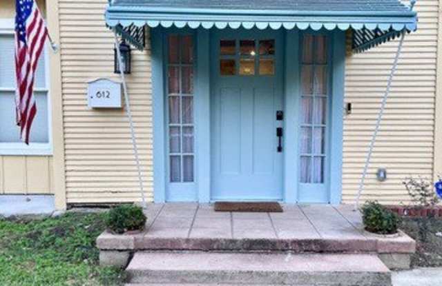 612 E Mulberry