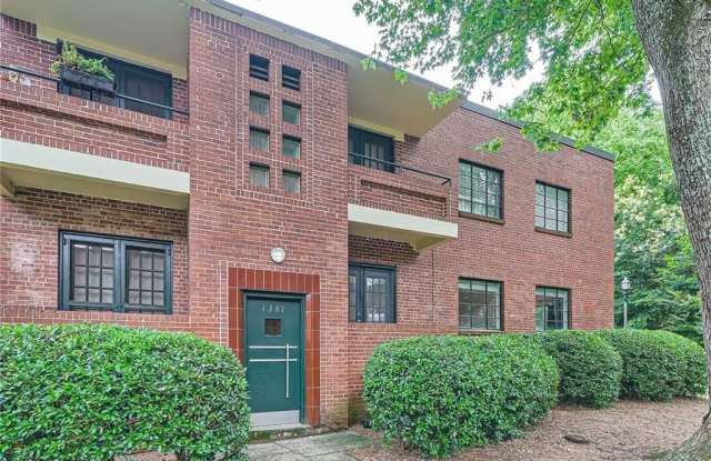 Photo of 1381 Normandy Drive NE