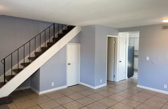 Available now - 2 bdrm, 1.5 bath Townhouse photos photos