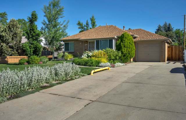 Amazing 4BR, 2BTH in Park Hill!!