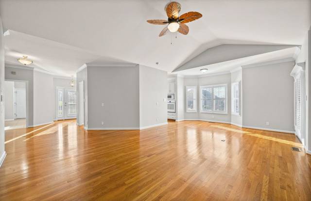 3 Bedroom 2 Bath Pet Friendly Home For Rent with Community Pool Access!