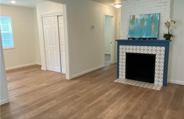 1461 Linwood Drive W