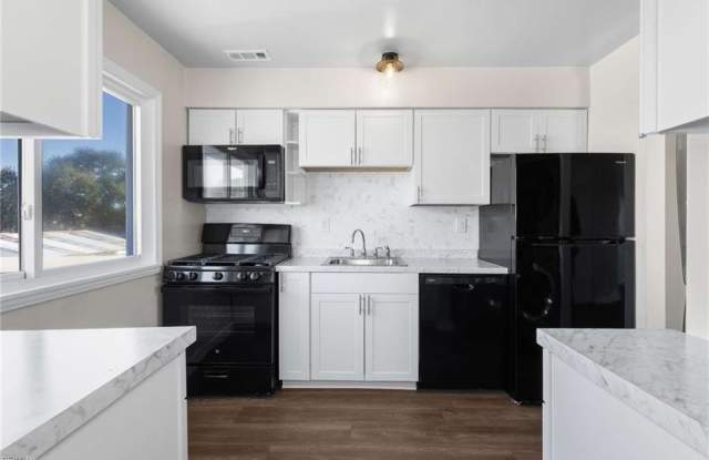 Photo of 735 W Ocean View Avenue