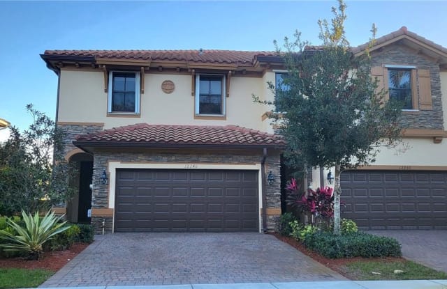 12240 Village Pl - 12240 Village Place, Davie, FL 33325