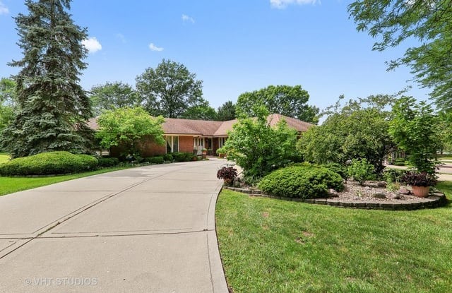 22 BLUE GRASS Court - 22 Blue Grass Court, Oak Brook, IL 60523