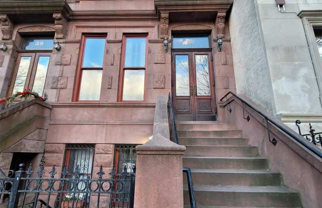 Photo of 40 W 120th Street