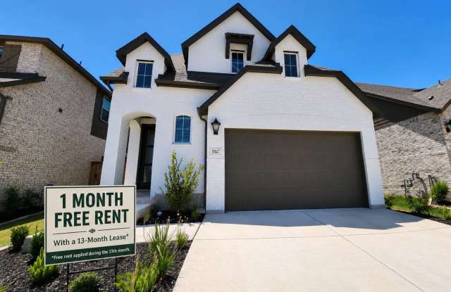 4/2.5/2 w Game Room Loft /Less than 1 Mile from Gruene & Mins to Downtown NB / Fridge / Gas Cooking / NBISD *1 month free rent*