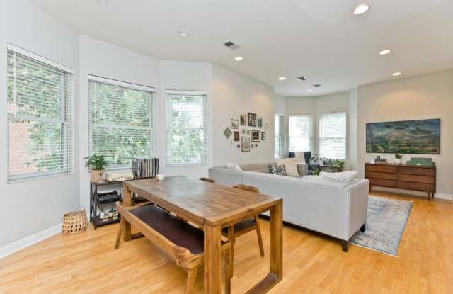 Photo of 3656 North Paulina Street