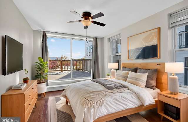 112 E ALLEN Street unit: 2