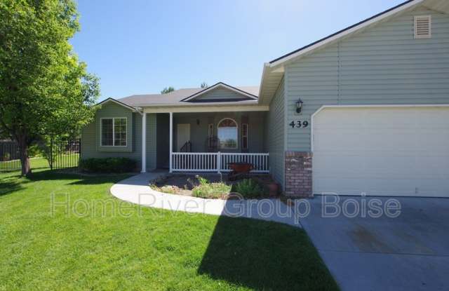 439 W Wycliff Dr