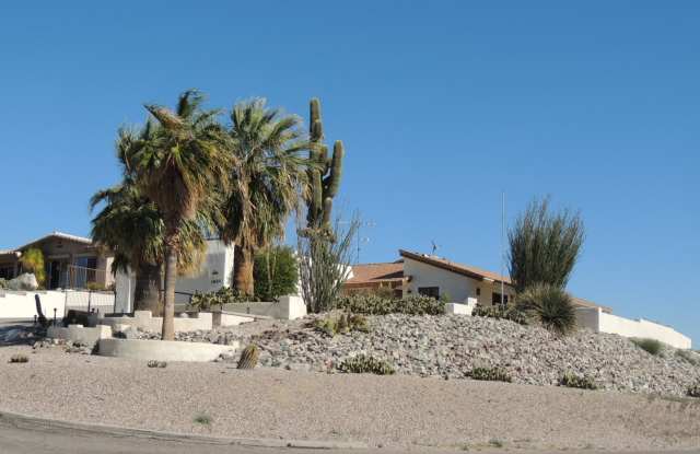 3 Bed 2 Bathroom Pool Home!