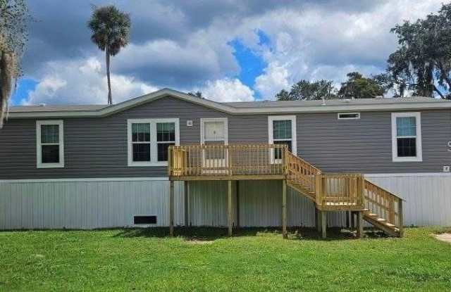 55744 HOLIDAY CIRCLE