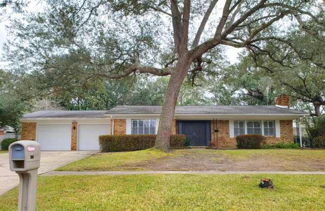 602 NE Merioneth Drive - 602 Merioneth Dr NE, Fort Walton Beach, FL 32547