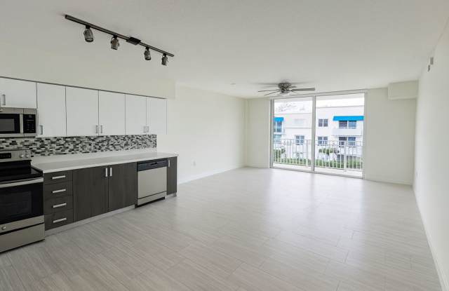 445 Northeast 39th Street