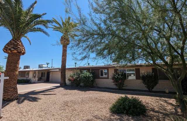 10433 W OAKMONT Drive