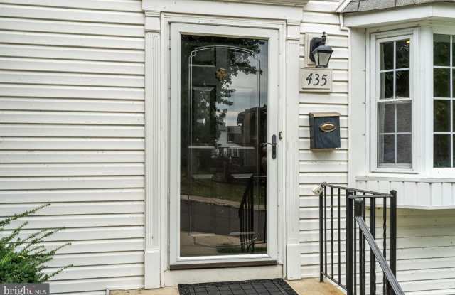 435 N MOUNT VERNON CIR