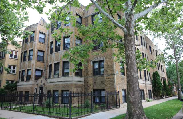 2323 W Arthur Ave