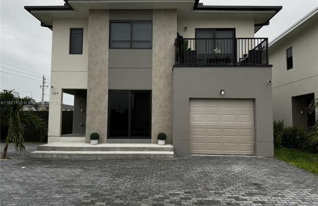 320 NW 13th Ct