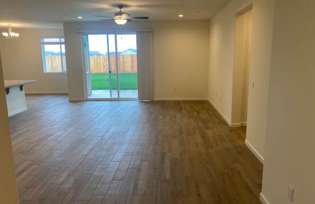 Newer 3 Bedroom 2 Bathroom Home in Tulare!