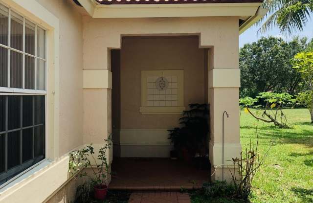 3752 Miramontes Circle