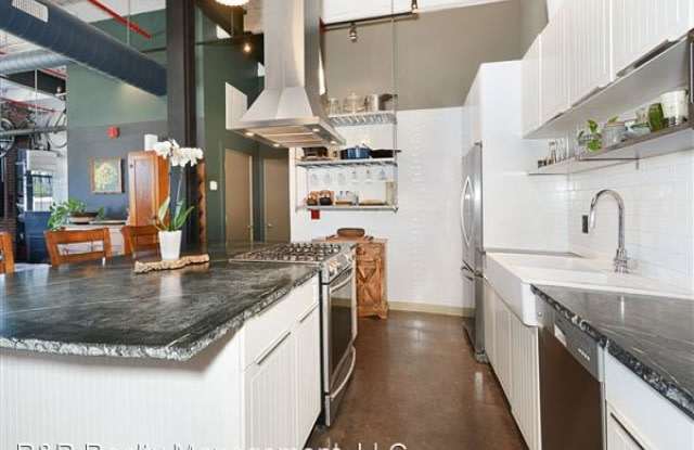 406 Lincoln St Unit E11