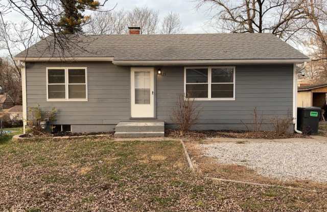 Updated 2BD/1BA with Bonus room - 9123 Summit Drive, Fairview Heights, IL 62208