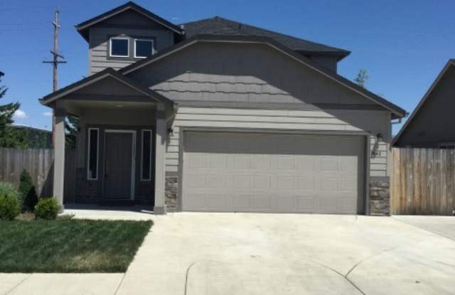 Photo of Beautiful 3 bedroom, 2.5 bath in the Hampton Place/Candlewood Estates!