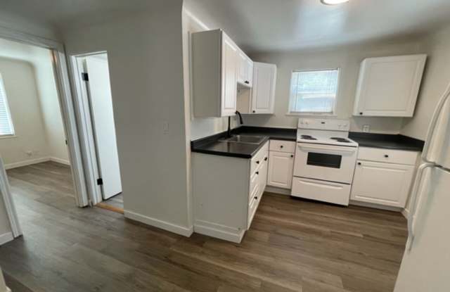 LOWER SOUTH HILL TWO BEDROOM NEAR HUCKLEBERRY'S MARKET