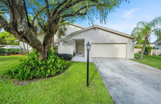 10424 SW 114th Ct - 10424 Southwest 114th Court, Kendall, FL 33176